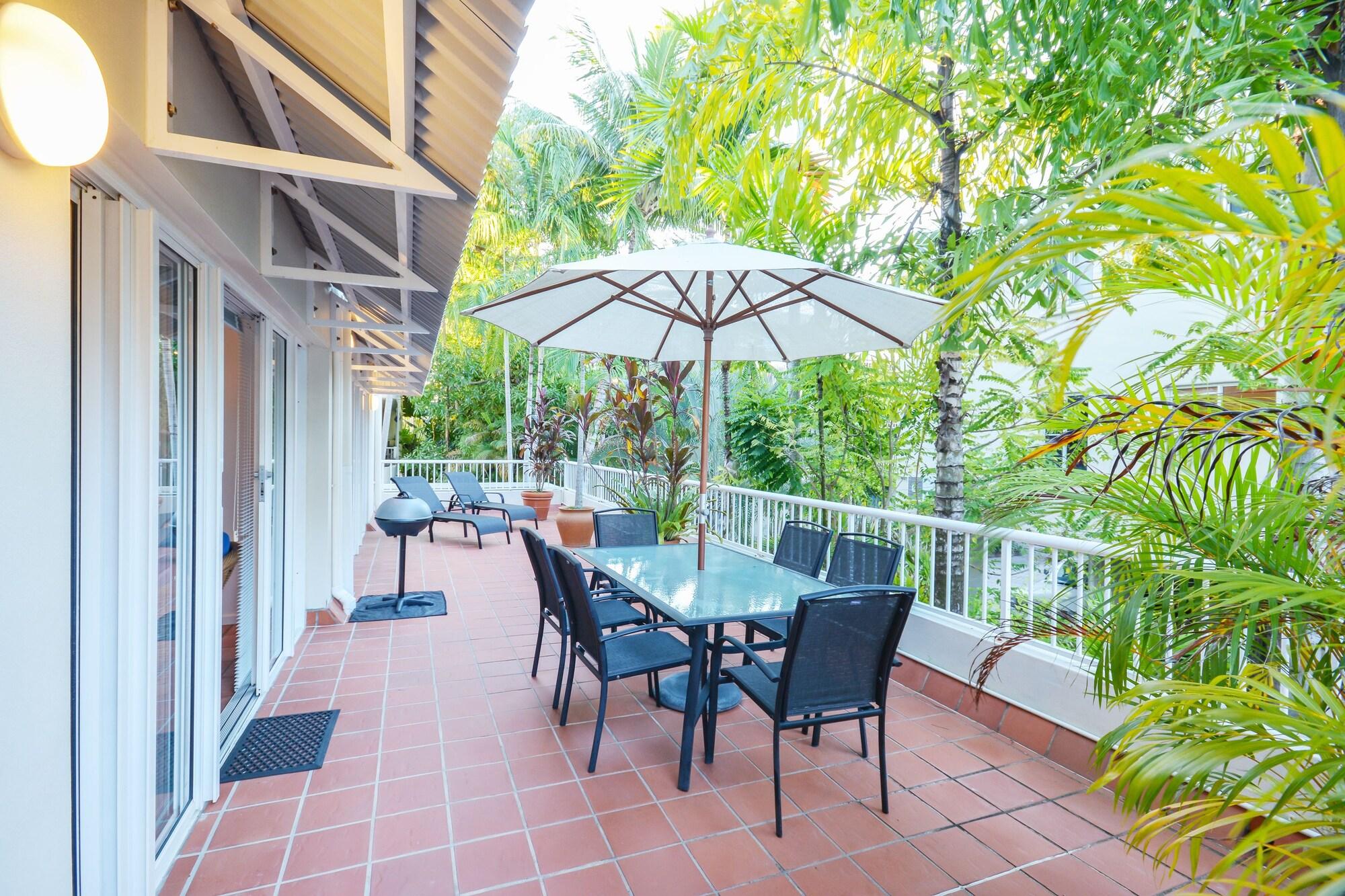 Balboa Apartments Port Douglas Exterior photo