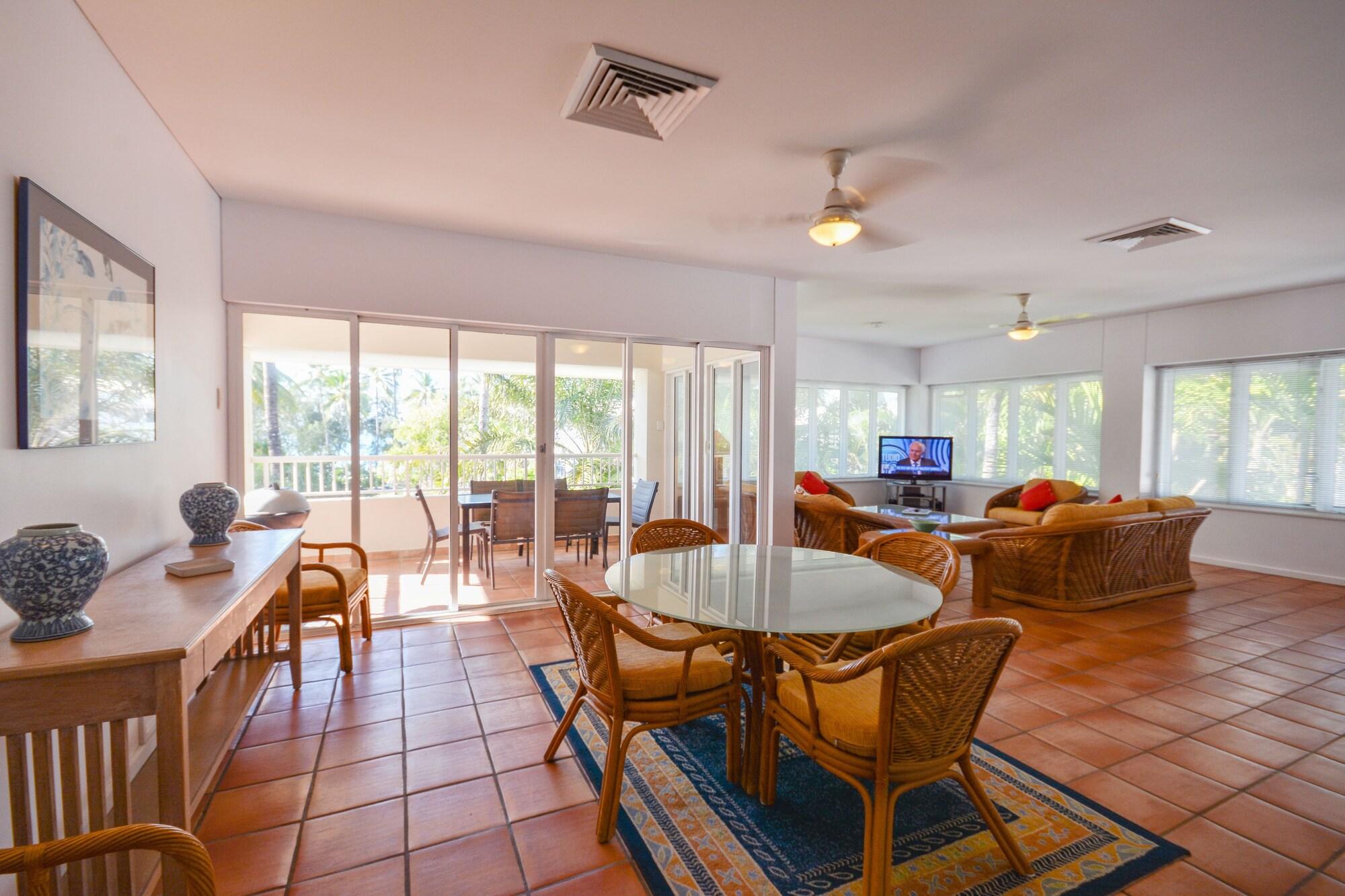 Balboa Apartments Port Douglas Exterior photo